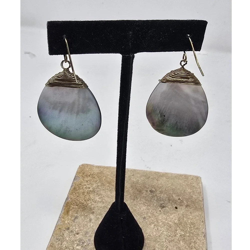 N/A iridescent black